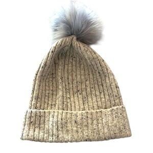 New American Eagle Women’s Gray Pom Winter Hat NWOT
